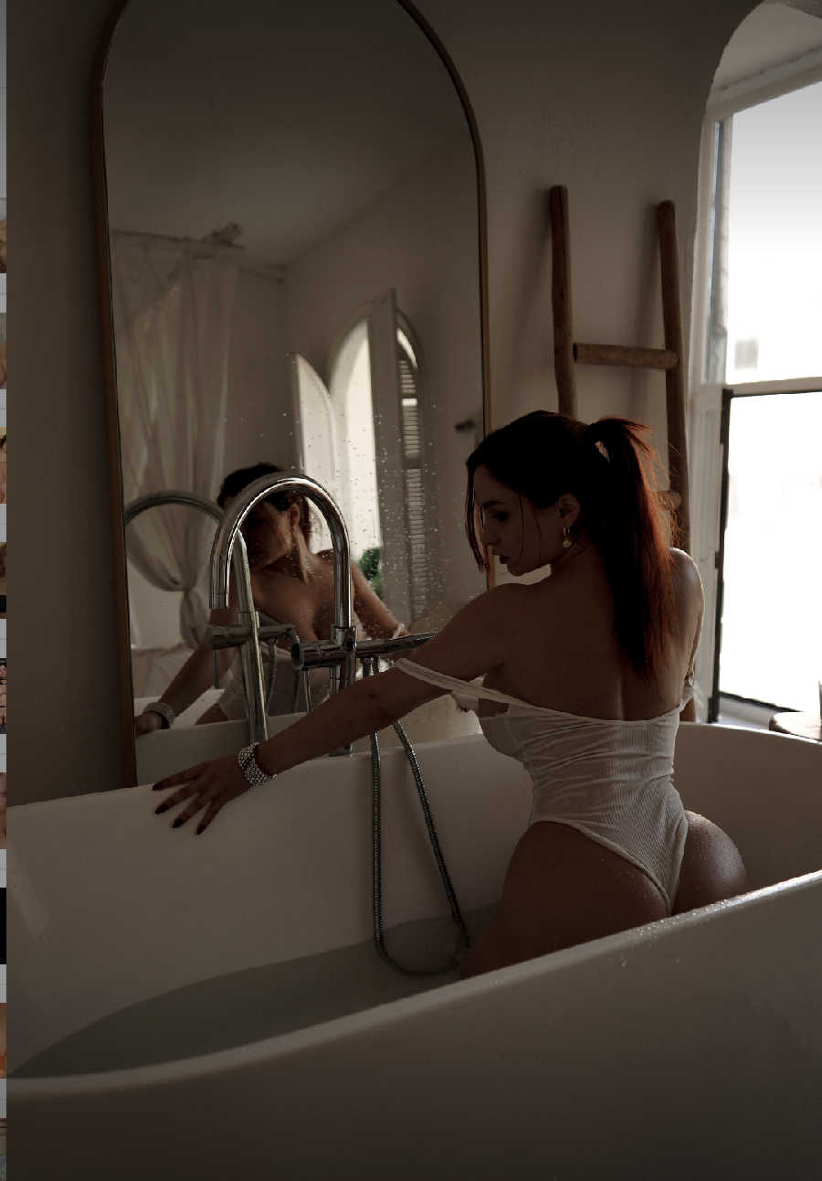 A playful frame from Miranda Faith nude — online in Ludhiana