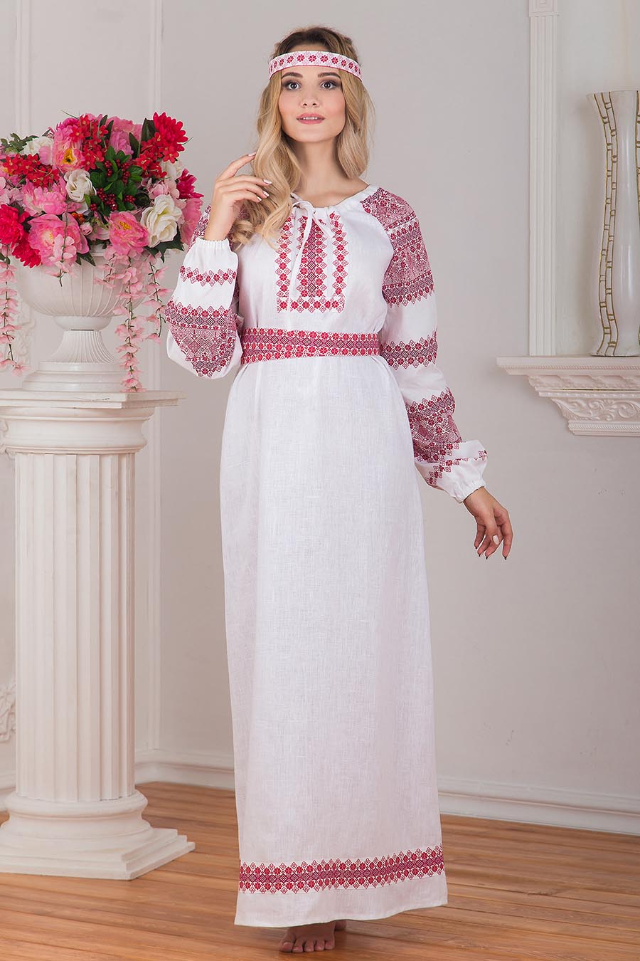 Women in Slavic costumes in Ludhiana