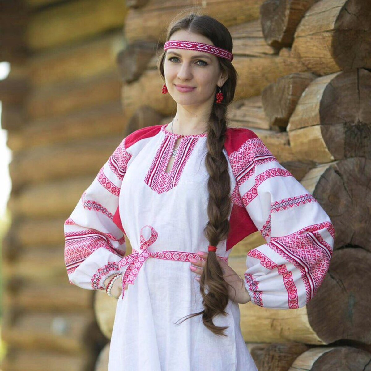 Girls in Slavic costumes in Ludhiana
