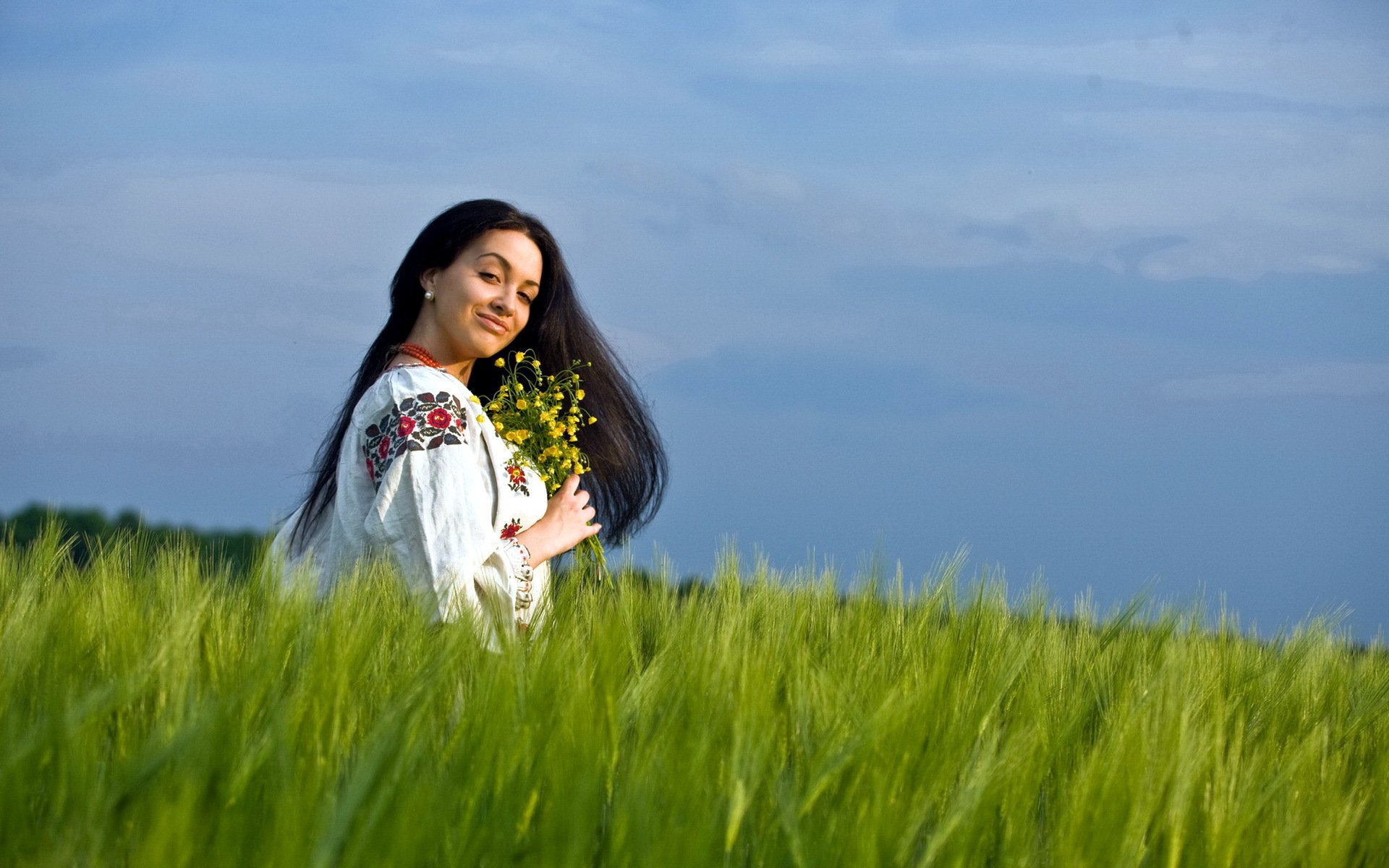 Girls in Slavic costumes in Ludhiana