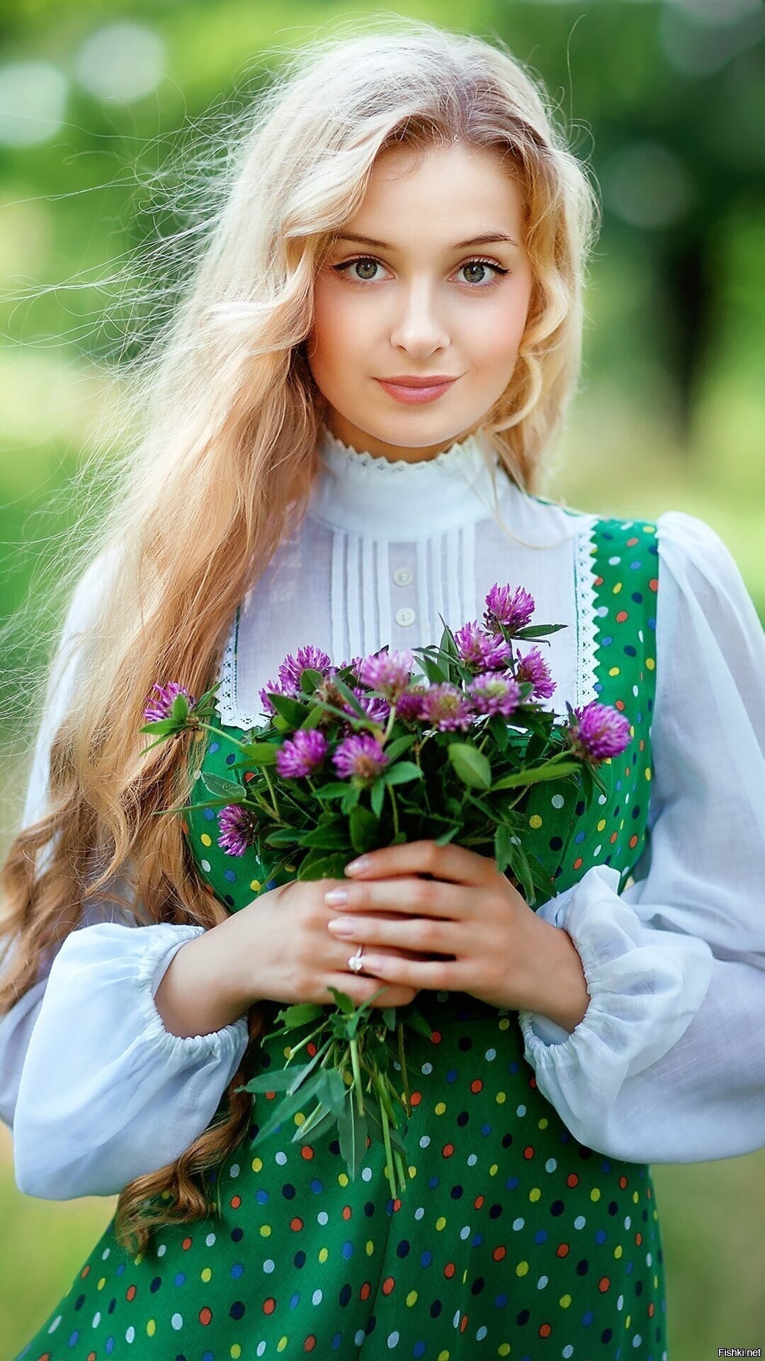 Girls in Slavic costumes in Ludhiana