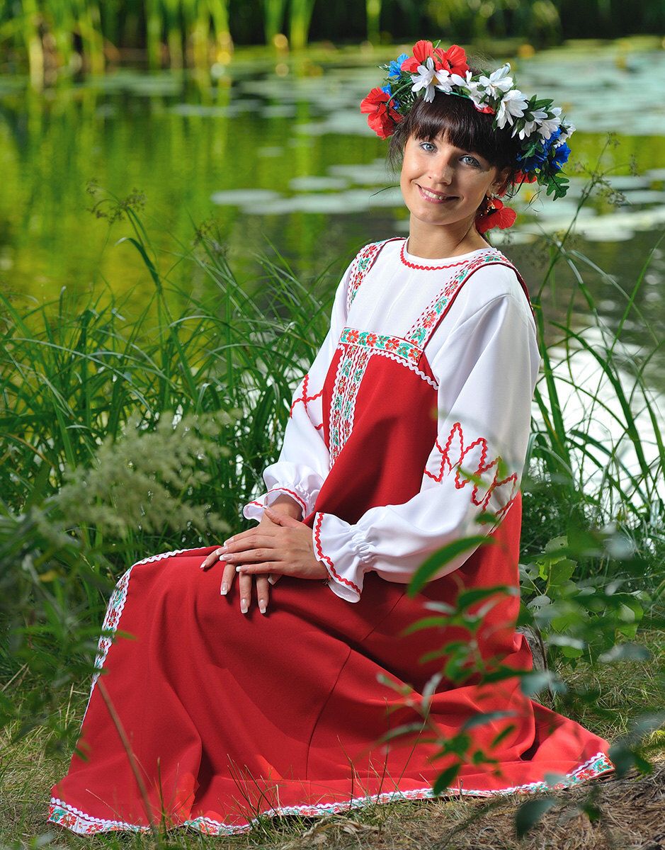 Beautiful girl Girls in Slavic costumes in Ludhiana